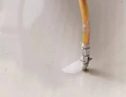 万荣瓷砖空鼓维修公司专业解答在瓷砖铺贴过程中，如果使用的砂料过粗（如全部使用了粗砂），可能会导致以下问题